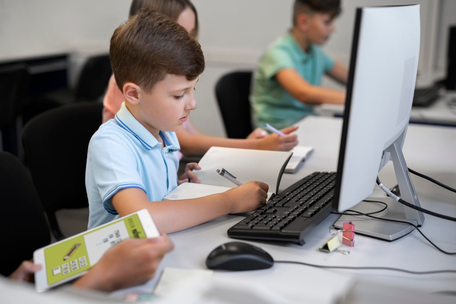 close-up-kid-while-having-technology-education-class